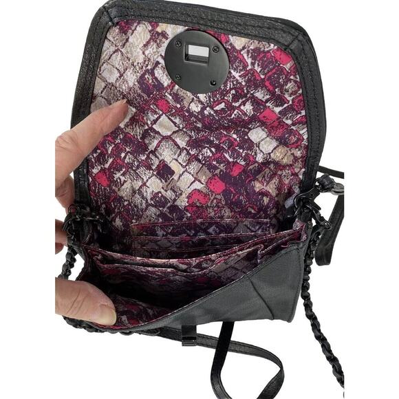 Elliott Lucca Crossbody Wristlet Bag Woven Black Gold Woven Flap Turn Lock - Picture 7 of 12